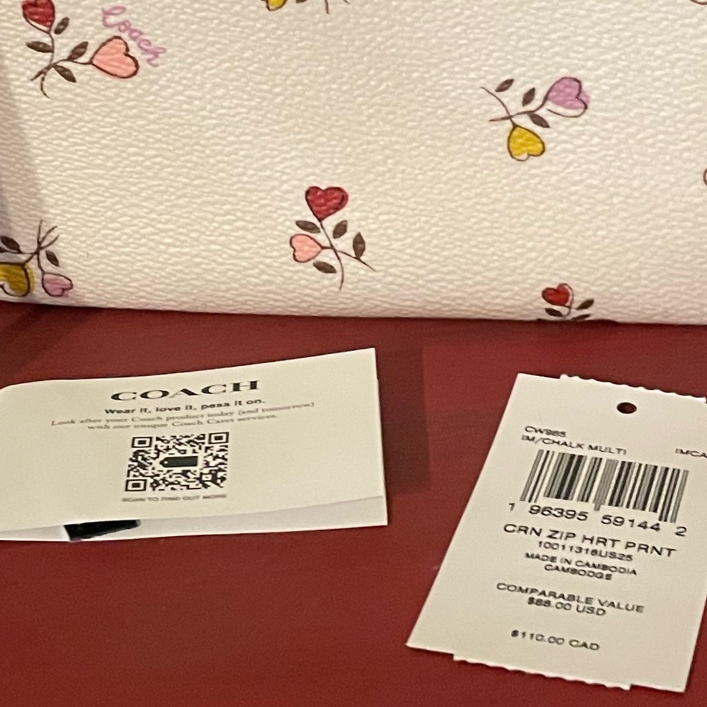 COACH NWT Corner Zip Wristlet with Heart Print - Picture 12 of 17